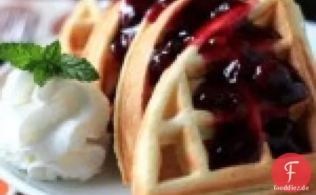 Vanille-Waffeln Mit Selbstgemachtem Heidelbeer-Sauce