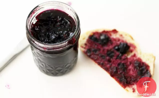 Minze-infundierte Blaubeer-Limetten-Marmelade