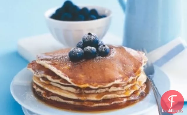 Blaubeerpfannkuchen mit Ahornsirup