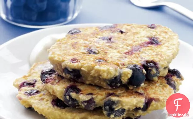 Heidelbeer-Hafer-Pfannkuchen mit Ahornjoghurt
