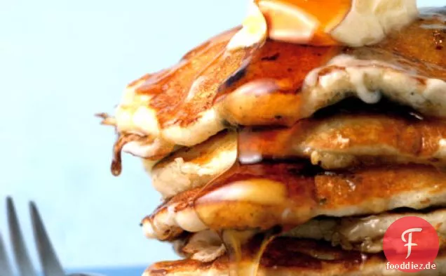Heidelbeer-Maismehl-Pfannkuchen Mit Orangen-Ahorn-Butter