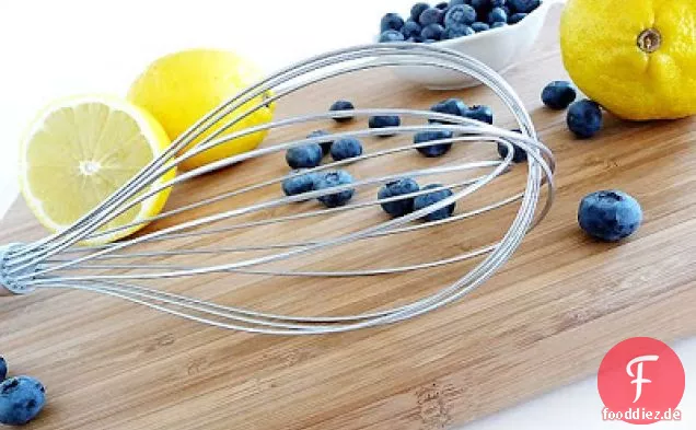 Blaubeeren auf dem unteren Kuchen