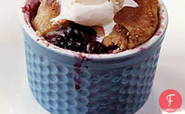 Blueberry Pot Pie mit saurer Sahne Eis