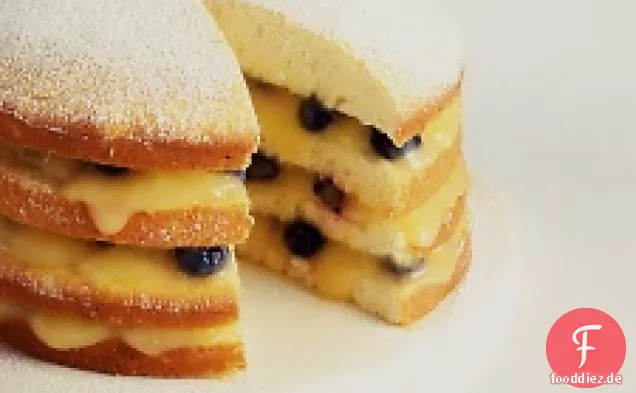 Zitronen-Schicht-Kuchen Mit Quark Und Blaubeeren