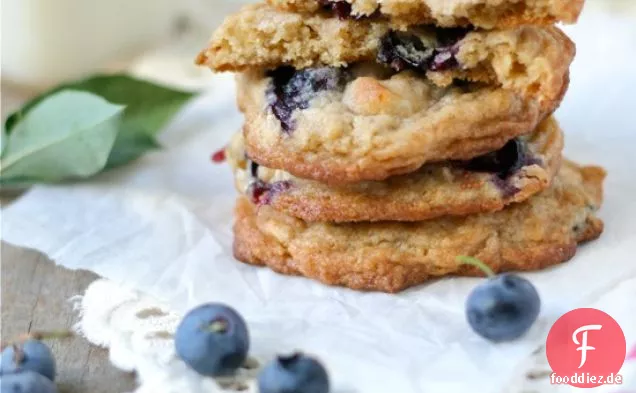 Blueberry White Chocolate Chunk Haferflocken Cookies
