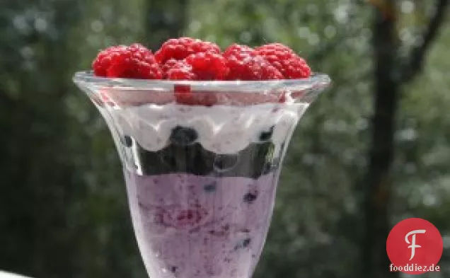 Himbeer-Heidelbeer-Parfaits mit griechischem Joghurt