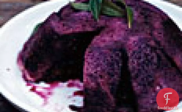 Sommerpudding mit Blaubeeren und Himbeeren