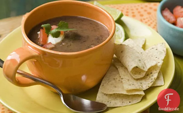 Cremige schwarze Bohnensuppe