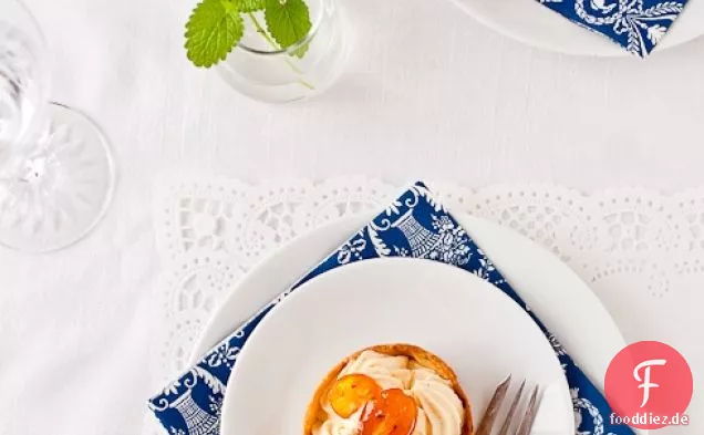 Calamansi-Mousse-Tartelettes Mit Kandierten Kumquats