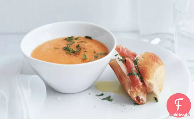 Melone-Suppe mit Schinken und Mozzarella-Sandwiches