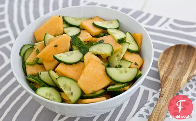 Würziger Cantaloupe-Gurkensalat