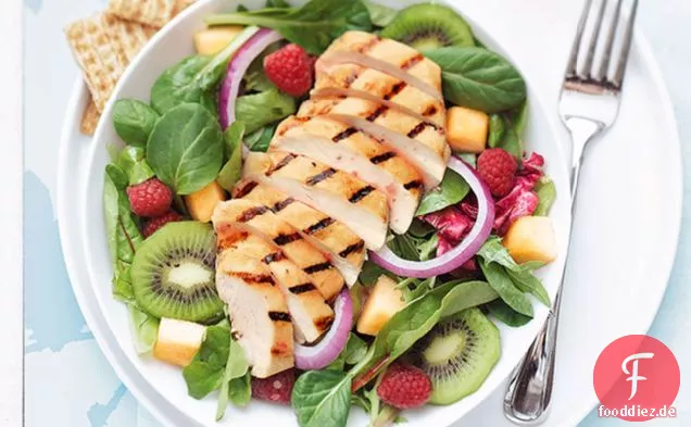 Gegrilltes Hähnchen und Obstsalat