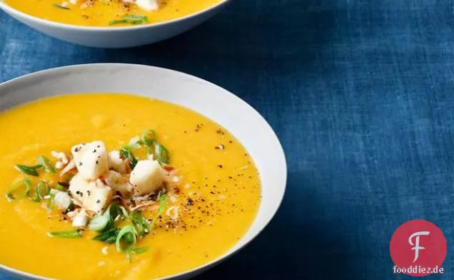 Geröstete Butternut-Kürbis-Suppe und Curry-Gewürze