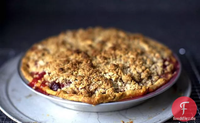 Sauerkirschkuchen mit Mandel-Crumble