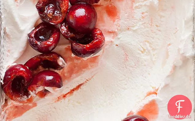 Kirsch-Semifreddo mit Orangen-Zimt-Kirschkompott