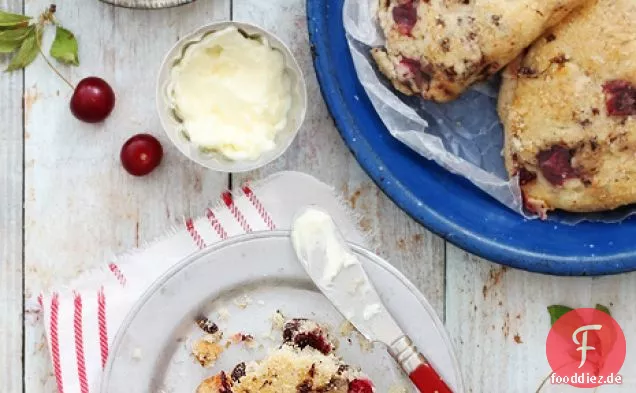 Sauerkirsche und Chocolate Chip Scone