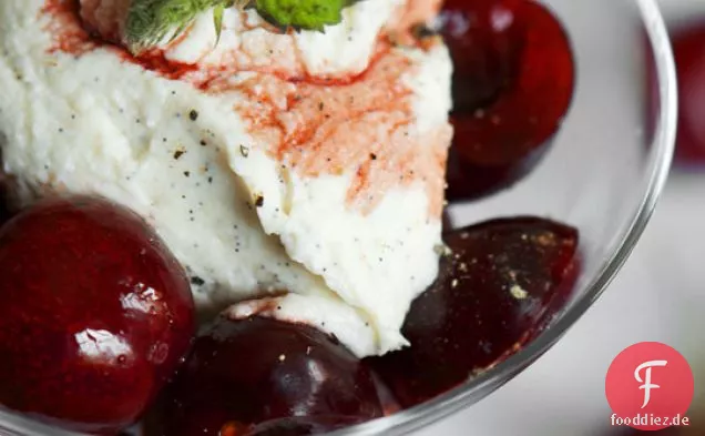 Ricotta-Mousse Mit Balsamico-Pfeffer-Kirschen