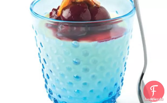 Mandel-Panna Cotta mit Kirsche