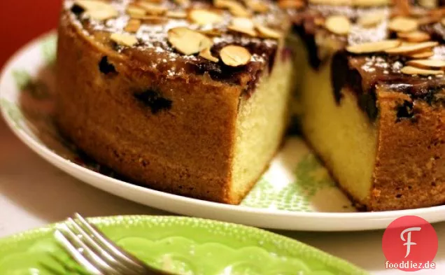 Mandel-Buttermilchkuchen mit Kirschen