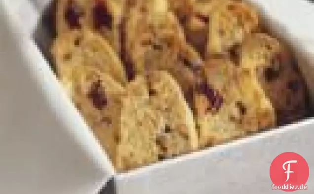 Haselnuss und getrocknete Kirsche Biscotti