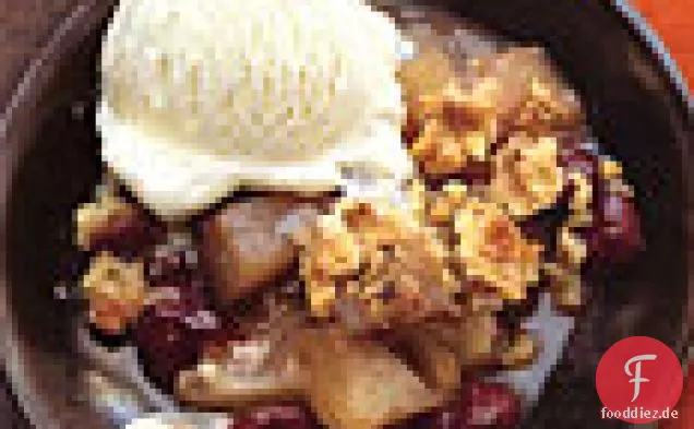 Birne und getrocknet-Kirsche knusprig mit Muskatnuss-Walnuss Streusel