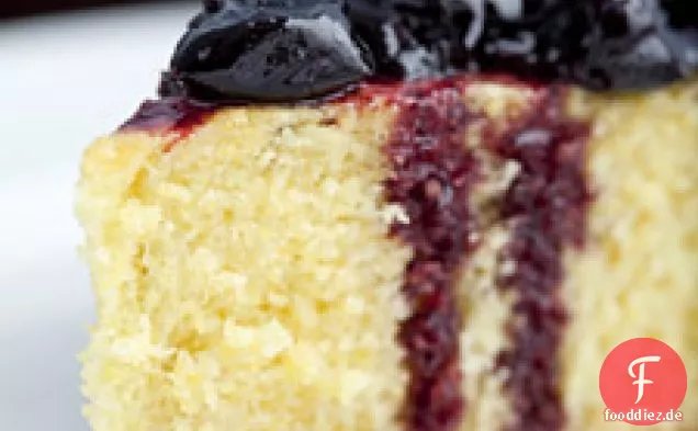 Skillet Maiskuchen mit gedünsteten Kirschen