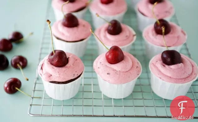 Vegane Schokoladen-Kirsch-Cupcakes
