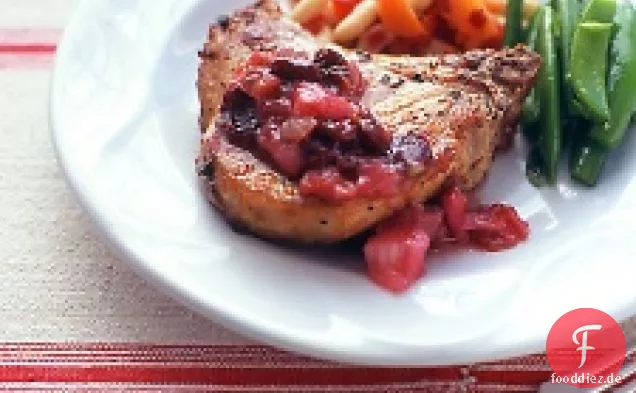 Schweinekoteletts mit Rhabarber-Kirschsauce