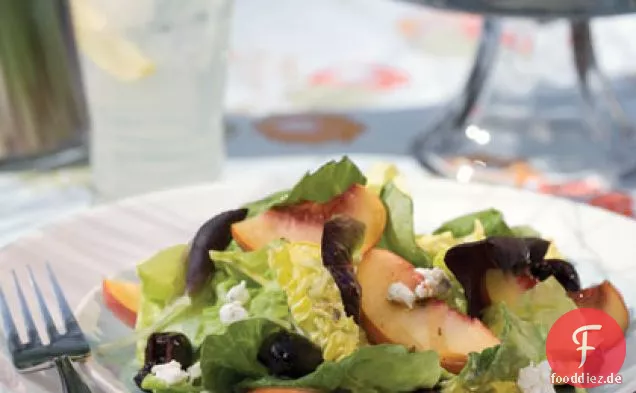 Pfirsich-Kirsch-Salat mit Ziegenkäse