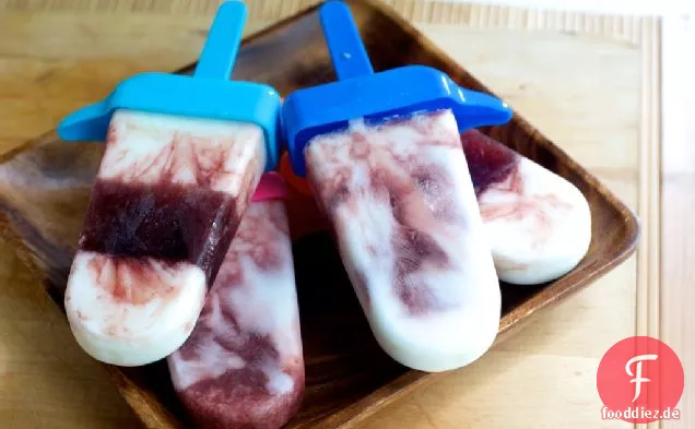 Kirschjoghurt-Eis am Stiel