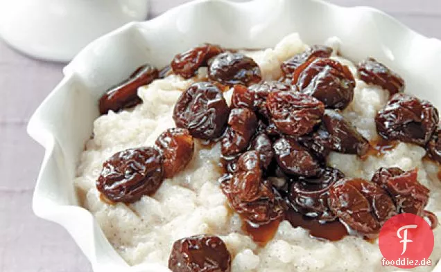 Zimt-Reispudding mit Trockenkirschsauce