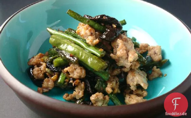 Wok-verkohlte Lange Bohnen Mit Schwarzen Oliven