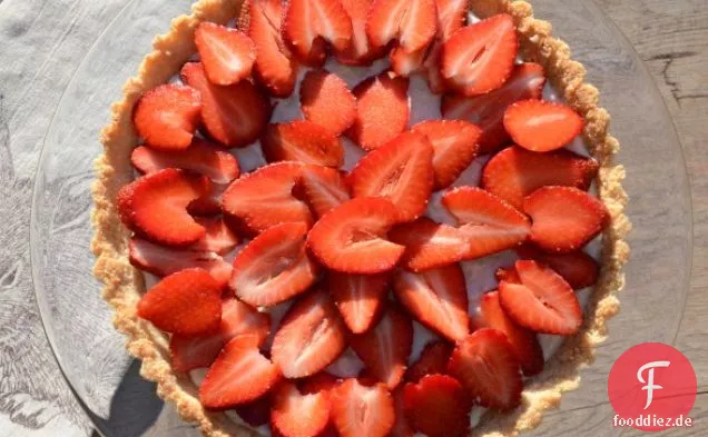 Kokos-Mandel-Torte mit Erdbeeren