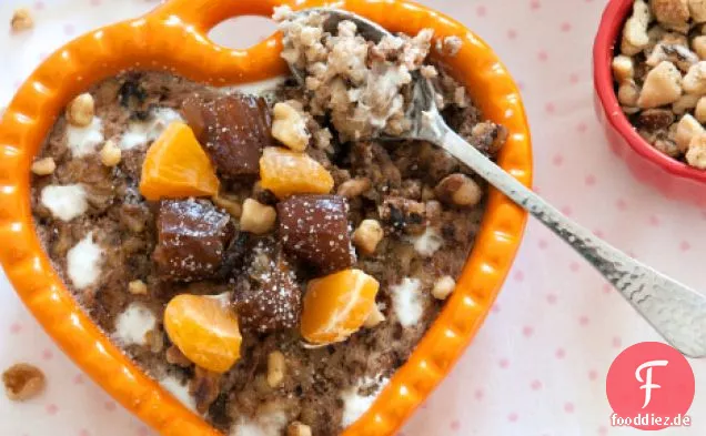 Gebackene Kokosnuss Haferflocken mit Pfeffer Nuss Topping
