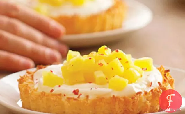 Kokostörtchen mit pochierter Ananas und Mascarponecreme