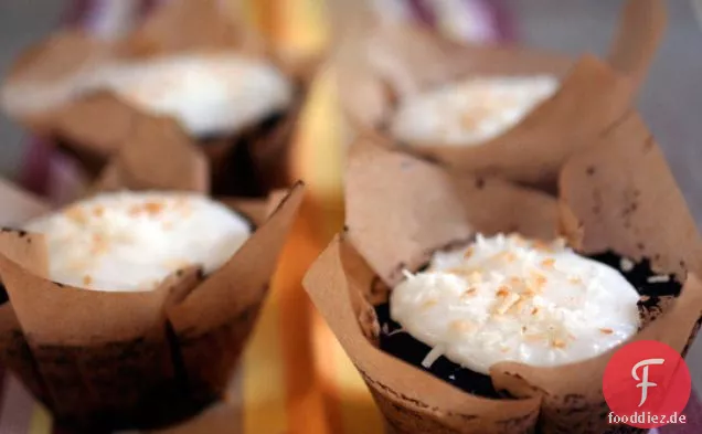 Schokoladen-Cupcakes mit Kokosglasur