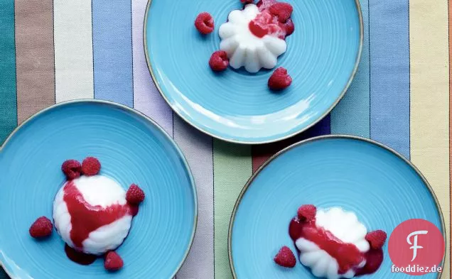 Kokospudding mit Himbeersauce