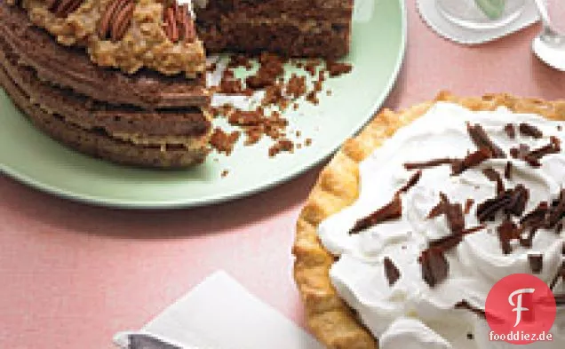 Schokoladenkuchen mit Kokos-Pekannuss-Zuckerguss