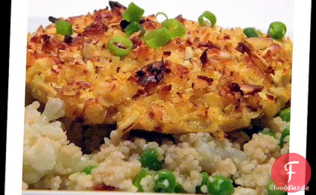 Kokosnuss-Mandel-Crusted Huhn mit Couscous