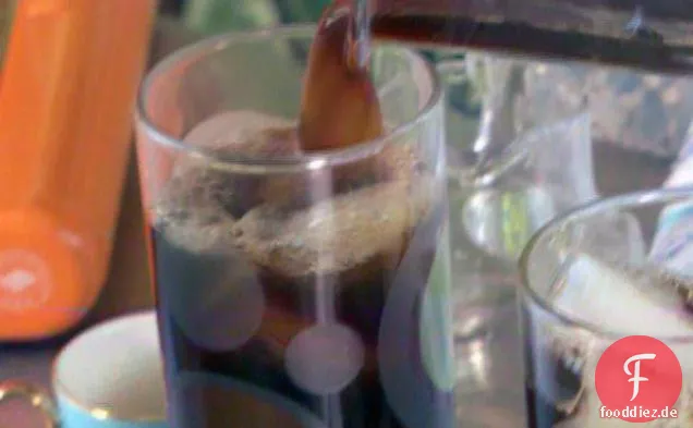 Schokoladen-Karamell-Haselnuss-Eiskaffee