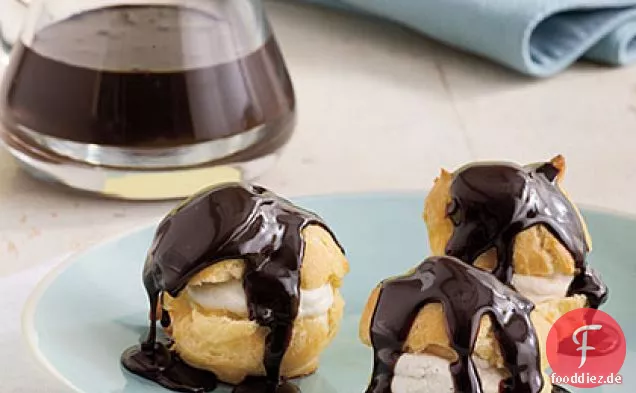 Profiteroles mit Kaffee Schlagsahne
