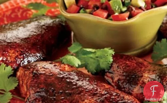 Kakao-Kaffee gewürztes Huhn mit Salsa.