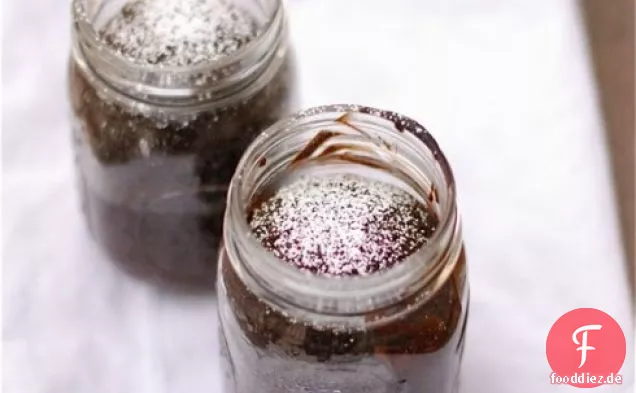 Schokoladen-Zimt-Kuchen in einem Glas