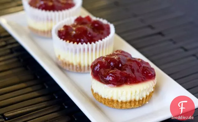 Mini Vanilleschote Käsekuchen mit Feiertags-Cranberry-Topping