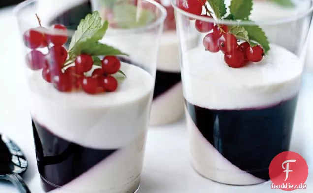 Vanille und Cranberry Panna Cotta Parfaits