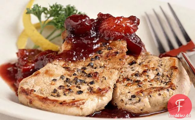 Pfefferkorn-Schweinemedaillons mit Cranberry-Sauce