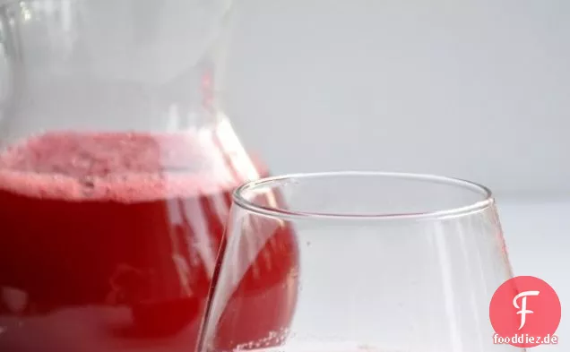 Hausgemachter frischer Cranberry-Saft