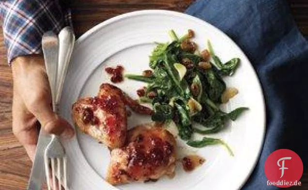 Rote Johannisbeere-glasiertes Huhn mit Spinat
