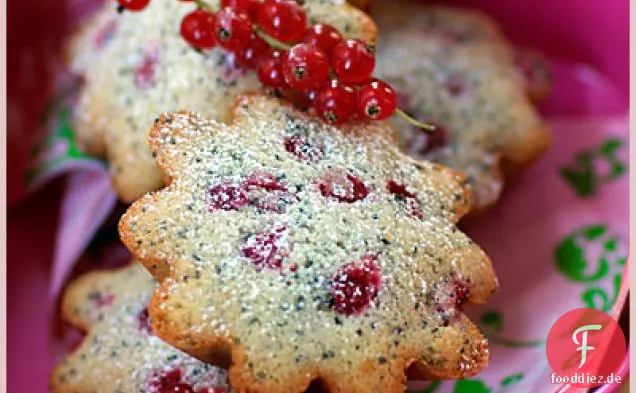 Zitronengras-, Vanille- und Johannisbeerkuchen