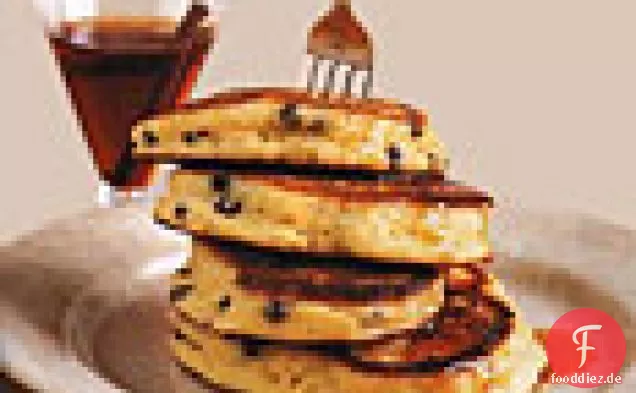 Maismehl und Johannisbeerkuchen mit Apfel-Zimt-Sirup